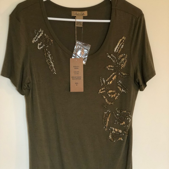 Lovely olive green s/s knit top. - Picture 1 of 7